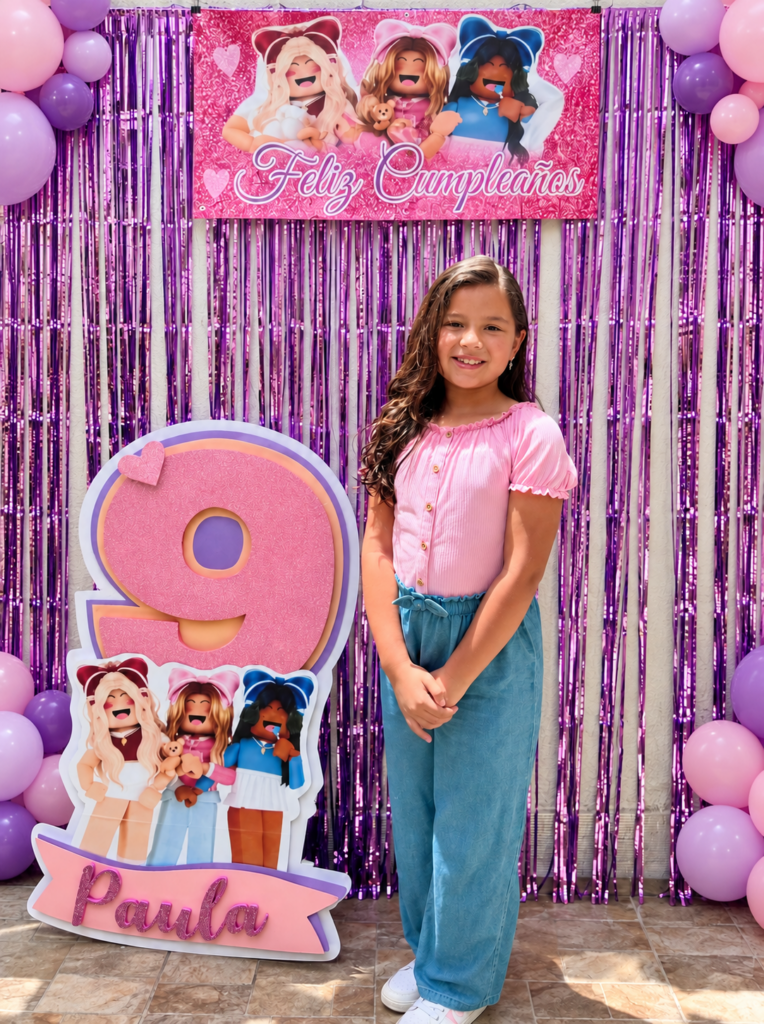 Piñata deCumpleañosentre globos